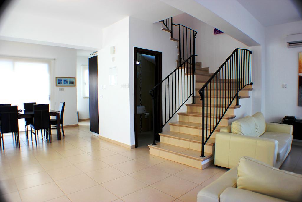 פרוטאראס Palm Tree Villas מראה חיצוני תמונה
